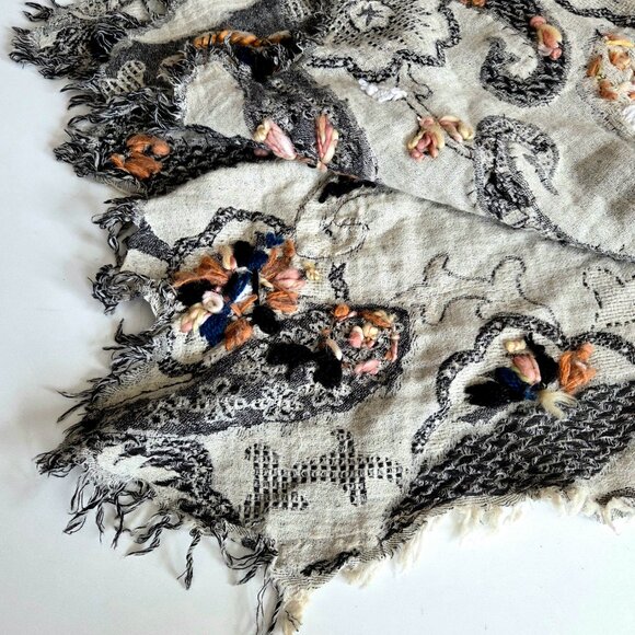 Embroidered bohemian style scarf. - Picture 5 of 11